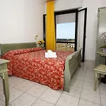 Baia Hotel 3*