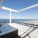Baia Hotel 3*