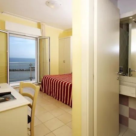 Baia Hotel 3*