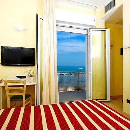 Baia Hotel 3*